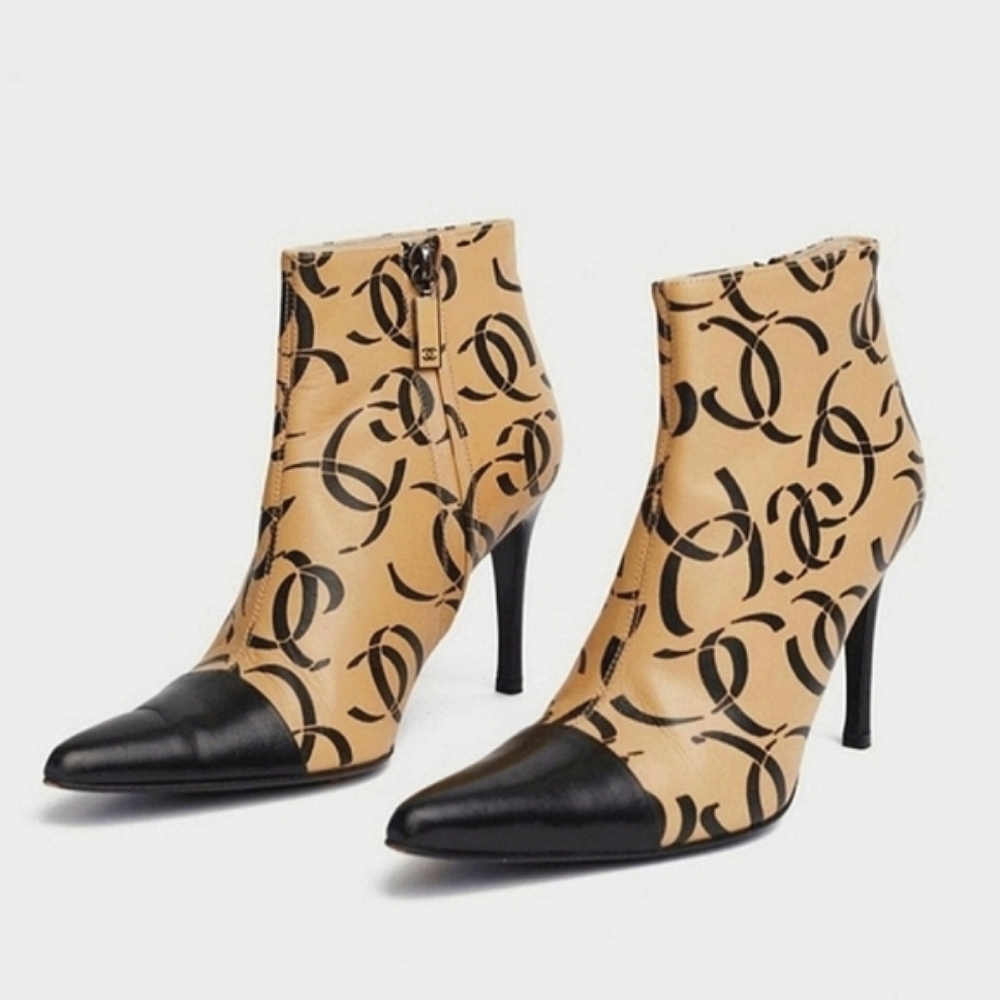 Chanel F/W 2000 runway boots